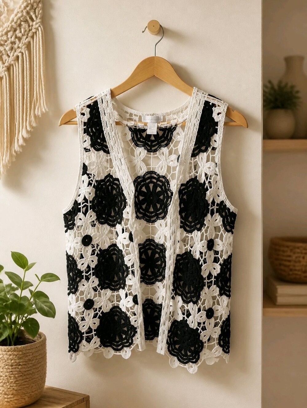 House Of Harlow 1960 Crochet Floral Overlay Vest - Black & Cream